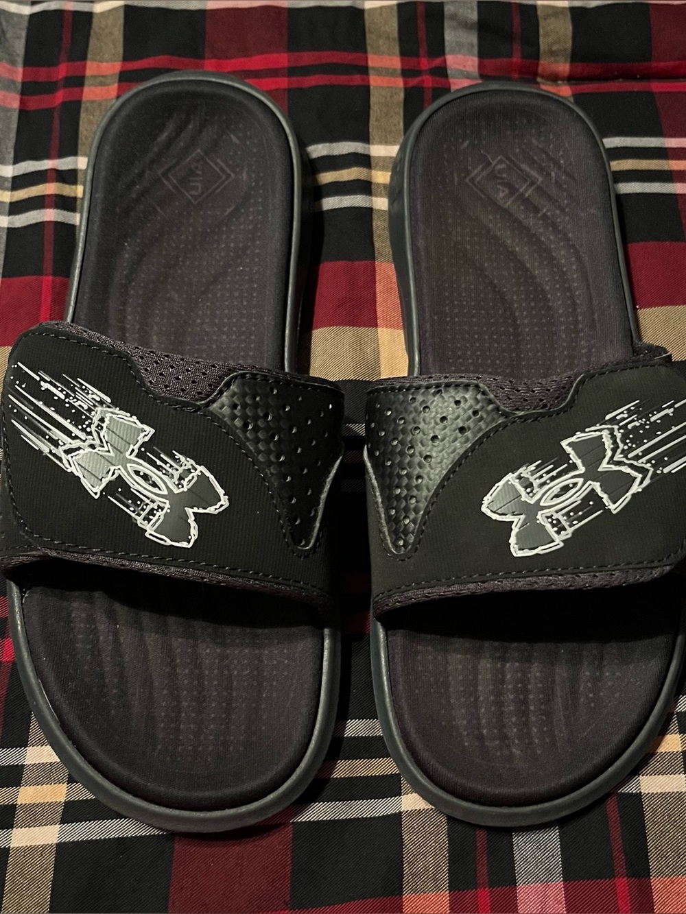 Under Armour Youth Slides Sandals Black  Size 6Y Water Safe